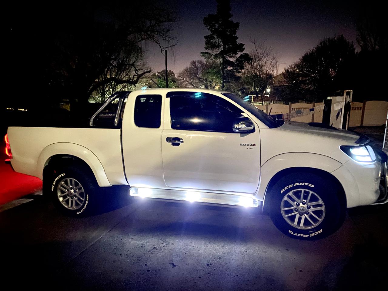LED underglow lighting on bakkie